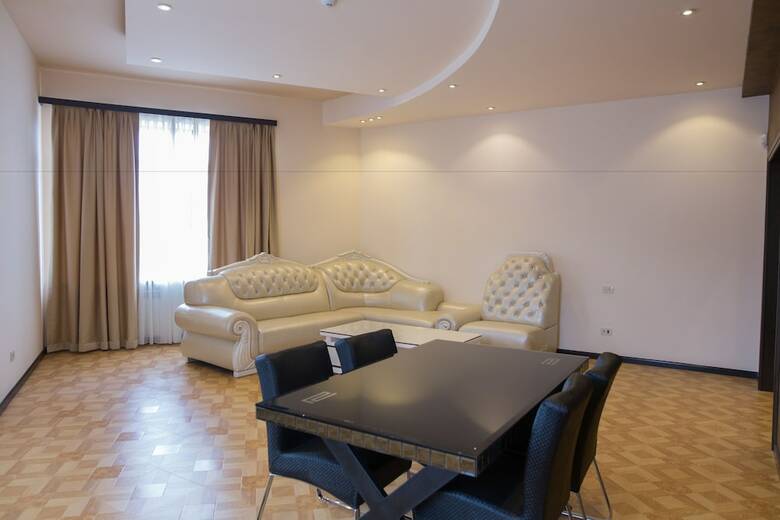 Grand Hills Hotel