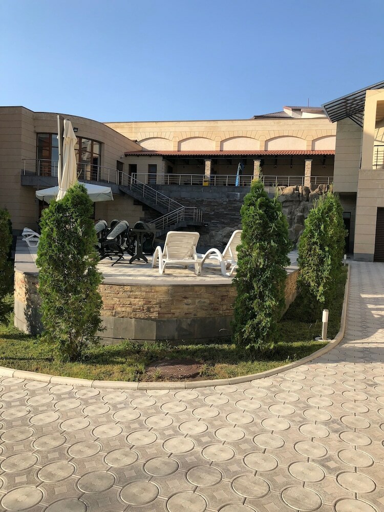 Grand Hills Hotel