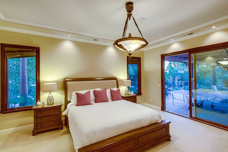 Tropical 5br La Jolla Retreat By Namastay