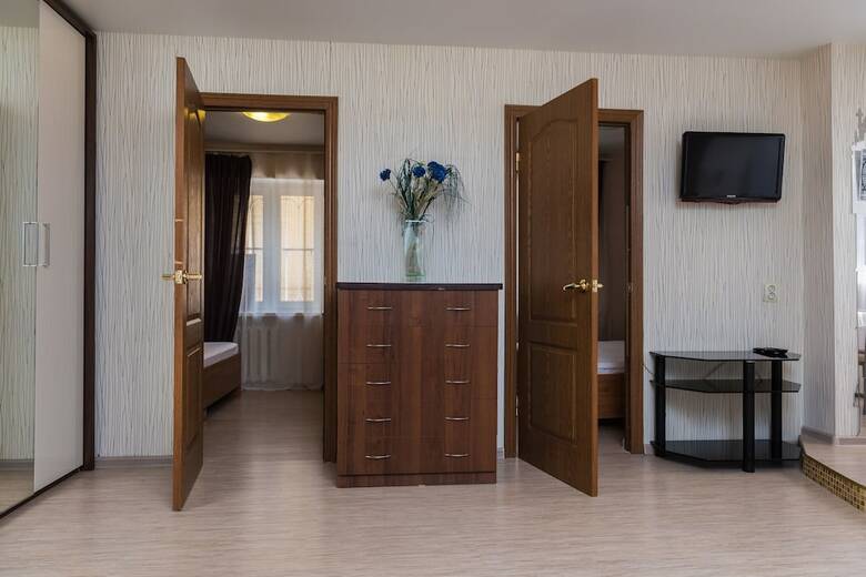 Cozy Three Bedroom Apartment On Lenina