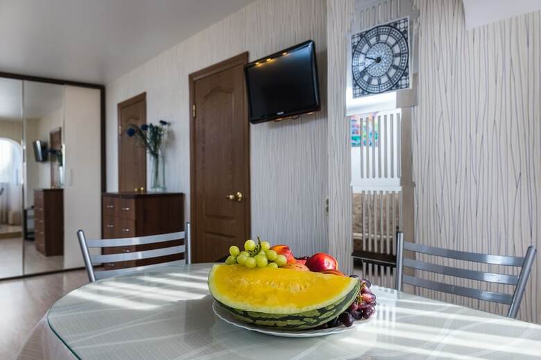 Cozy Three Bedroom Apartment On Lenina