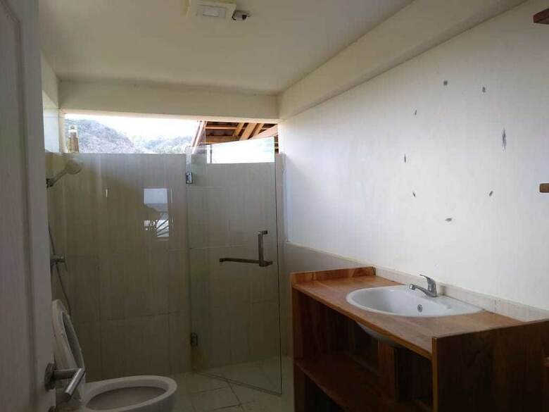 Hostal The Tree House Sumbawa - Hostel