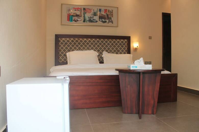 Hotel Four Season Guesthouse
