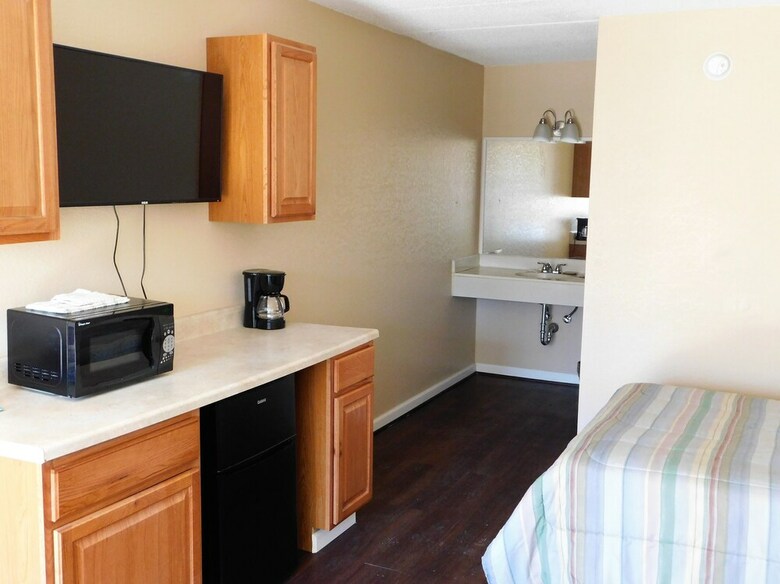 Hotel Apm Inn & Suites