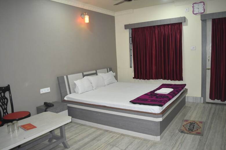 Hotel Mamoni Group