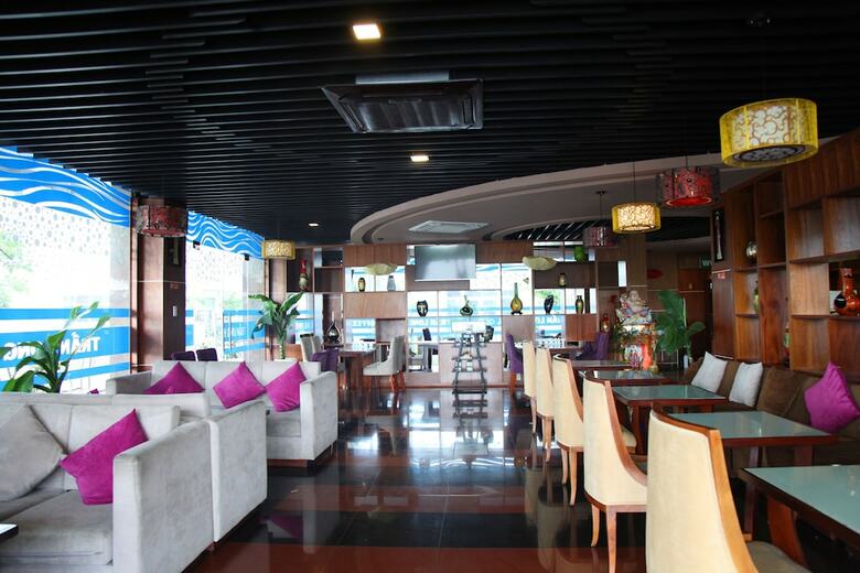 Tran Long Binh Duong Hotel