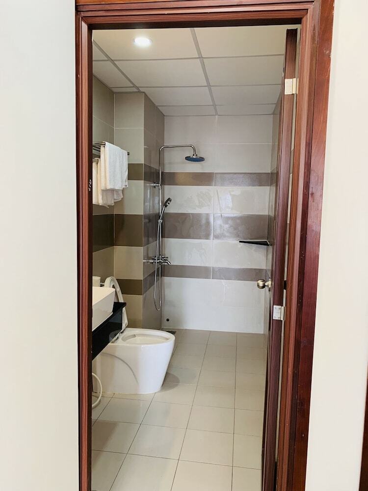 Tran Long Binh Duong Hotel