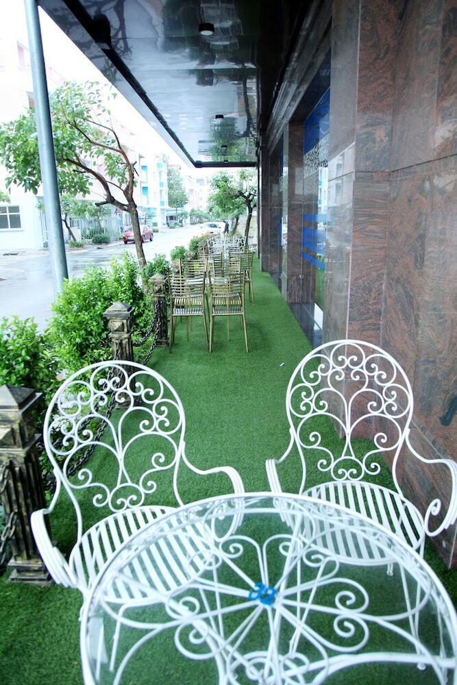 Tran Long Binh Duong Hotel