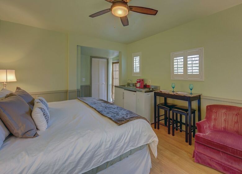 Hotel Carlisle Garden Suites