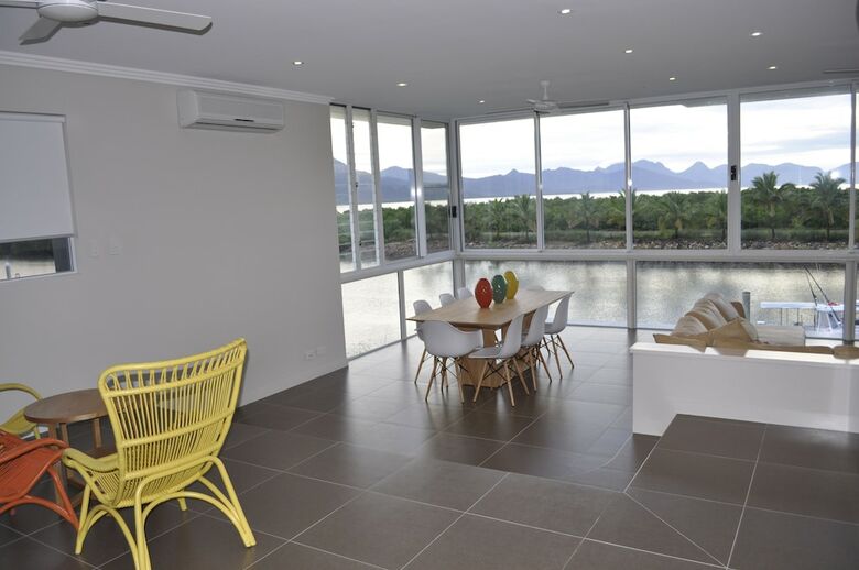 Hinchinbrook Holiday Apartments