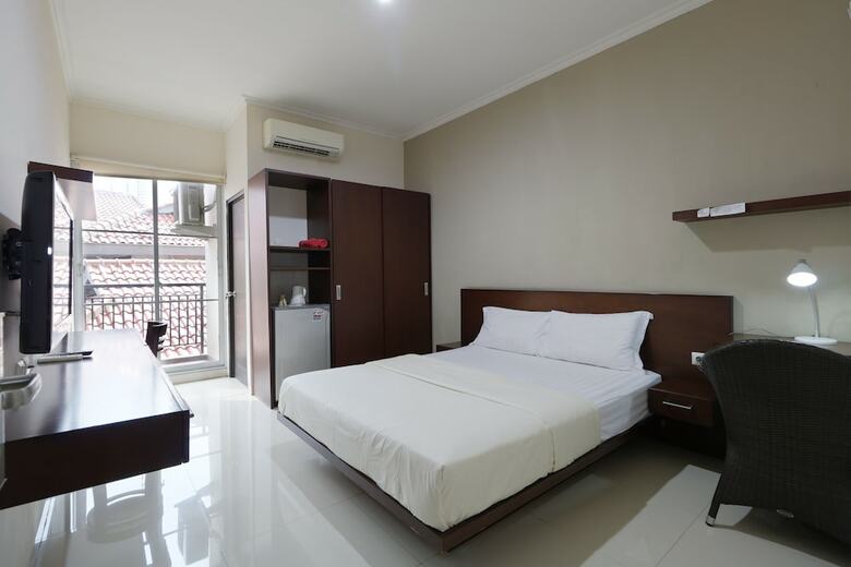 Hotel Clover Residence Near Mall Ambassador