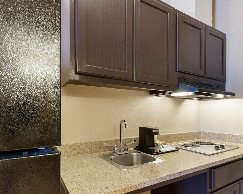 Hotel Quality Inn & Suites
