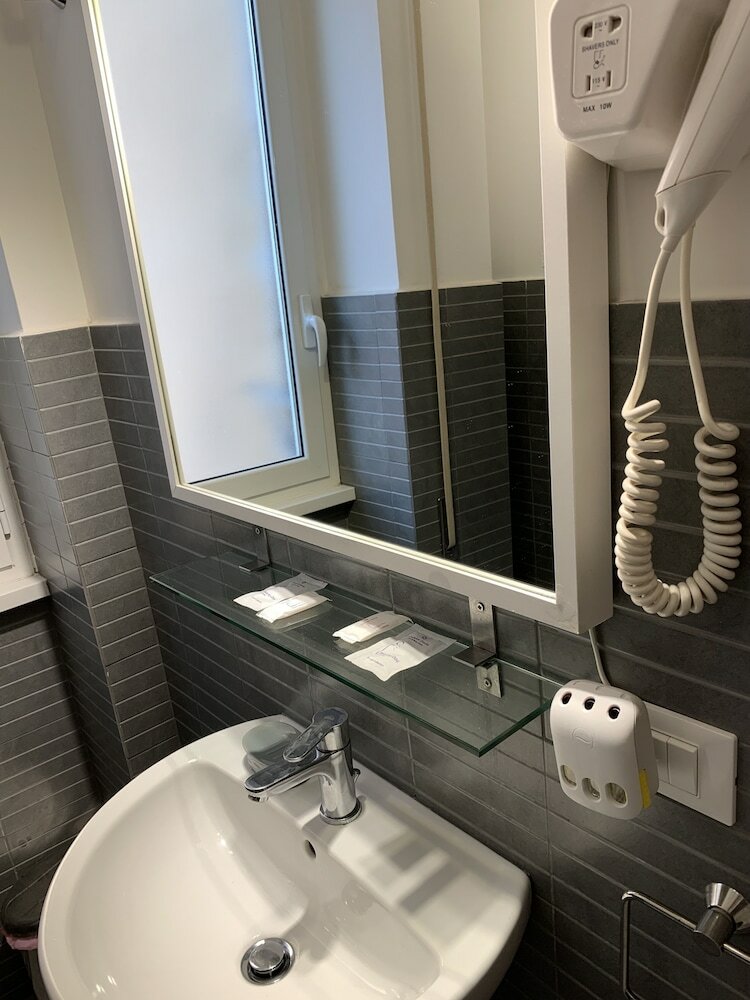 Hotel Tiburtina Suites