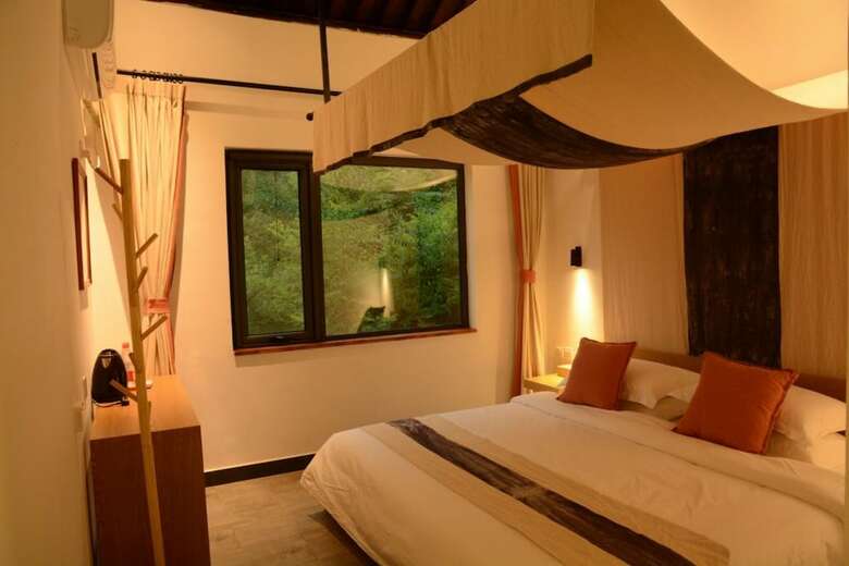 Hotel Home Coming Persimmon Furrow