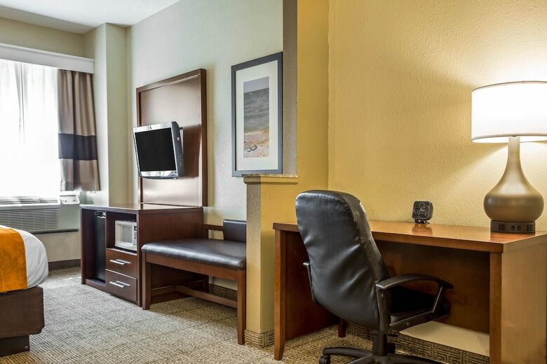 Hotel Comfort Suites
