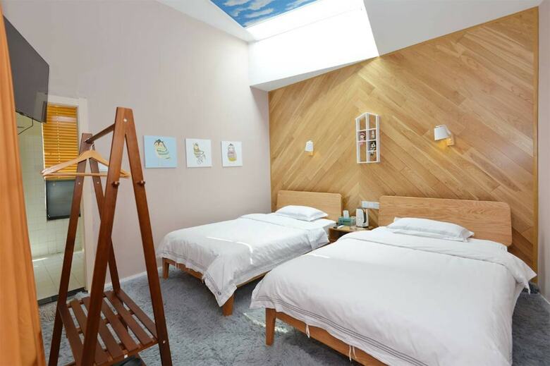 Hostal J Trip Youth Hostel