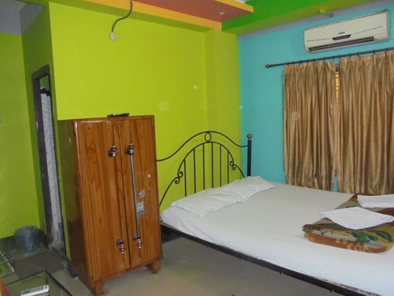 Hotel Sheelas Guest House & Restaurant