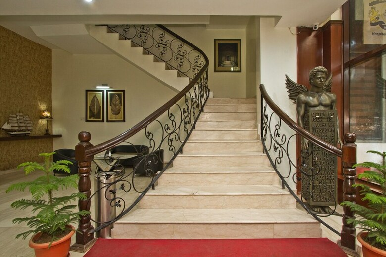Broadways Inn - Hotel, Resort & Spa