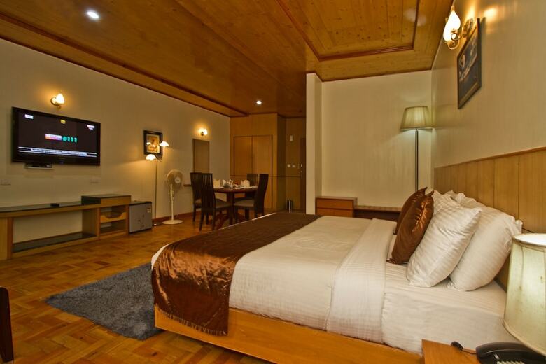 Broadways Inn - Hotel, Resort & Spa