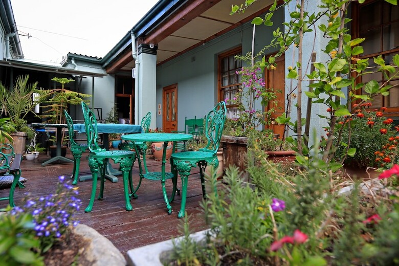 Bed & Breakfast Central Hotel Guest House
