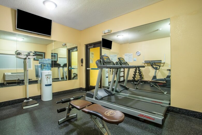 Hotel First Choice Inns At The Swell