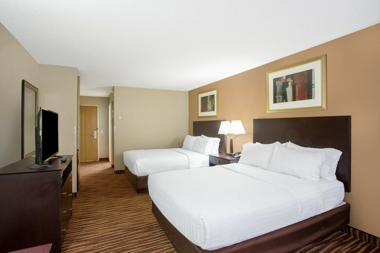 Hotel First Choice Inns At The Swell