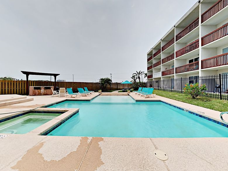 122 Sea Breeze - Sutdio Condo