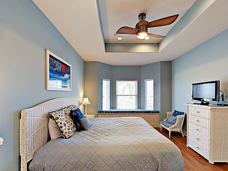 Spinnaker House - Four Bedroom Home