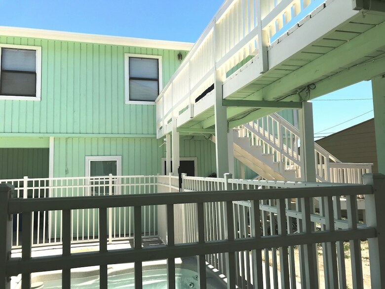 Paradise Hideout - One Bedroom Townhome