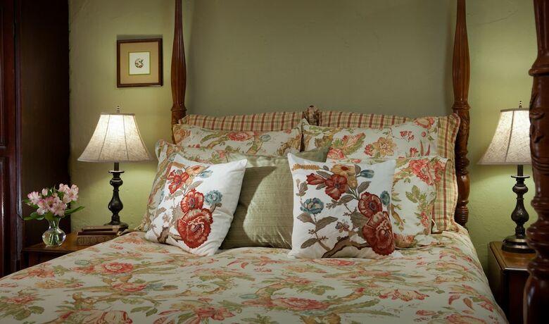 Bed & Breakfast Inn And Tavern At Meander
