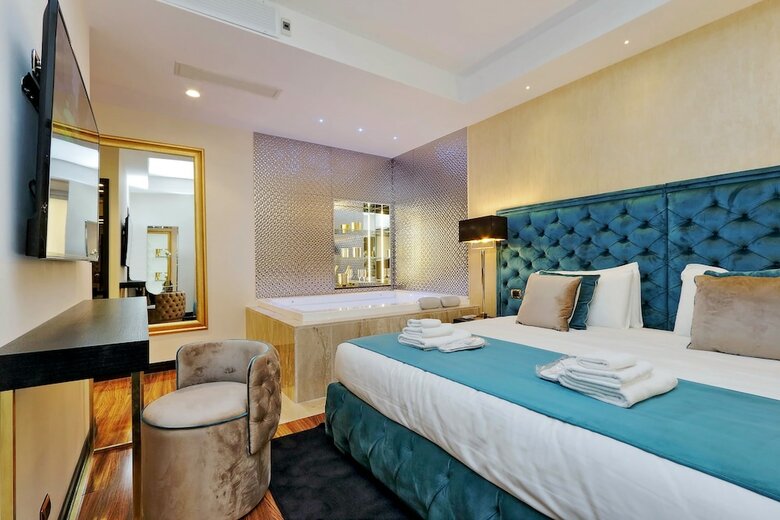 Hotel Spanish Hills Luxury Suites & Jacuzzi