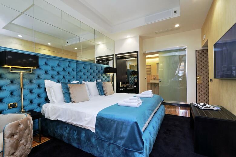 Hotel Spanish Hills Luxury Suites & Jacuzzi
