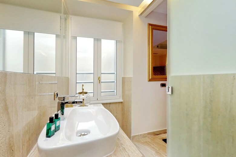 Hotel Spanish Hills Luxury Suites & Jacuzzi