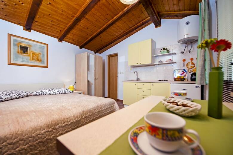 Hotel Apartments & Rooms Chiara