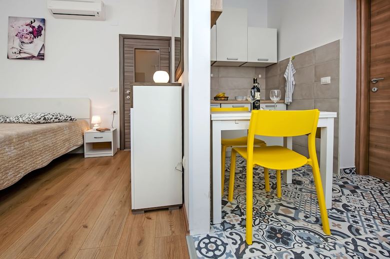 Hotel Apartments & Rooms Chiara