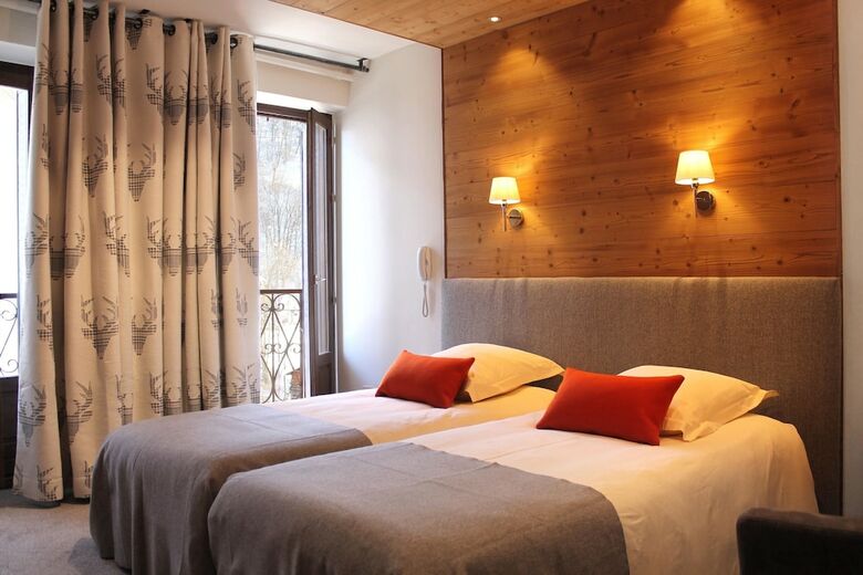 Hotel H�tel Du Cr�t Rond - Logis