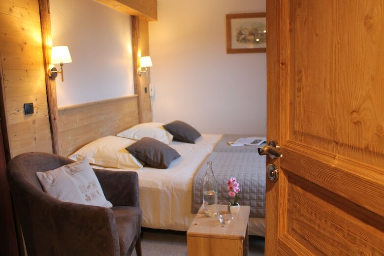 Hotel H�tel Du Cr�t Rond - Logis