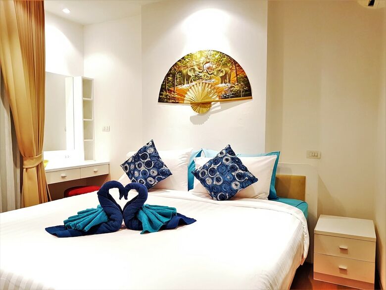 Apartamentos The Art Patong Beach By Phr