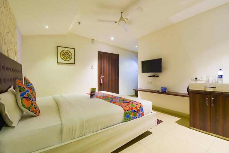 Fabhotel Pentagon Airport