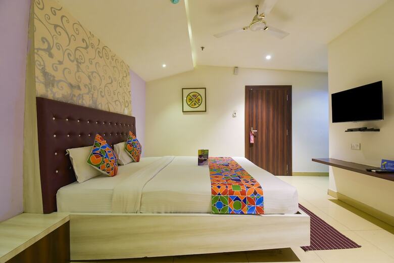 Fabhotel Pentagon Airport
