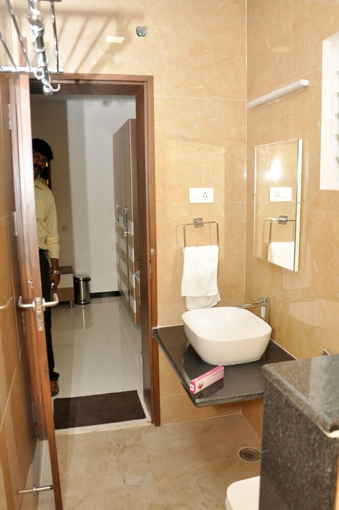 Hotel Santhoshpuri
