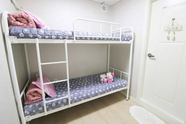 Hostal Four Seasons House - Hostel, Women Only