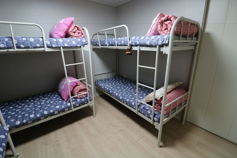 Hostal Four Seasons House - Hostel, Women Only