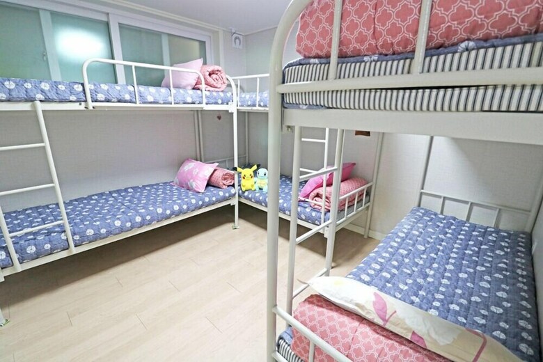 Hostal Four Seasons House - Hostel, Women Only