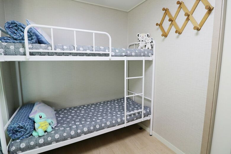 Hostal Four Seasons House - Hostel, Women Only