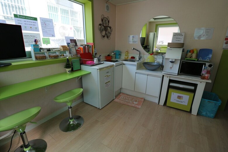 Hostal Four Seasons House - Hostel, Women Only