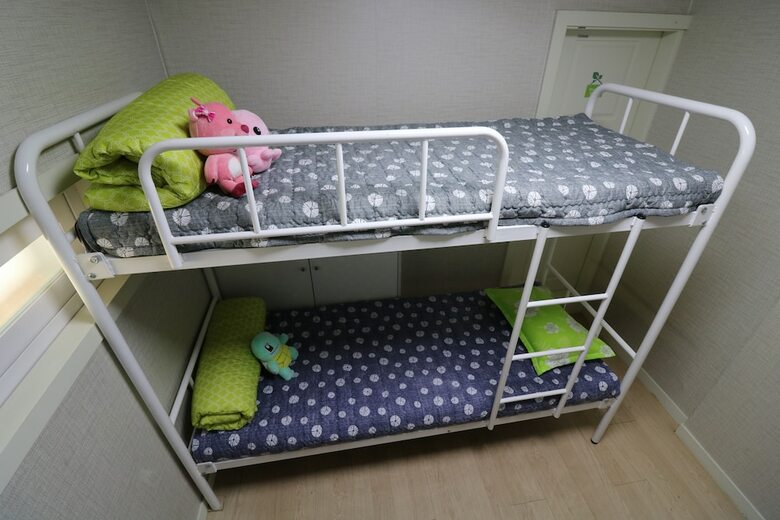 Hostal Four Seasons House - Hostel, Women Only