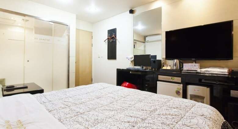 Hotel Chaumiere Motel