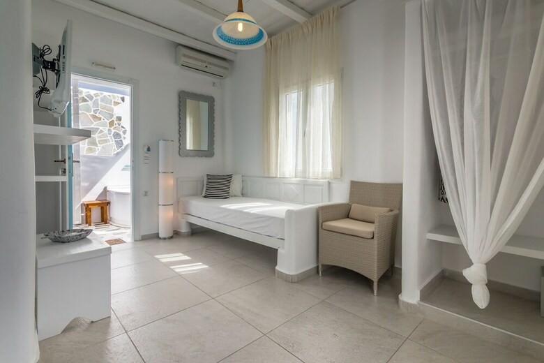 Hotel Niki Savvas Studio & Suites