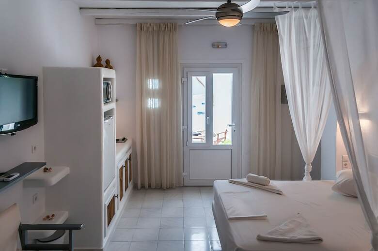 Hotel Niki Savvas Studio & Suites